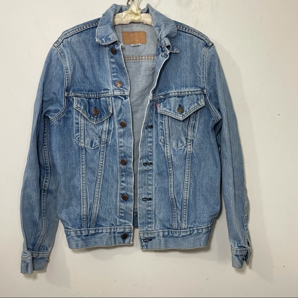 Vintage Levi’s jean jacket distressed light wash M